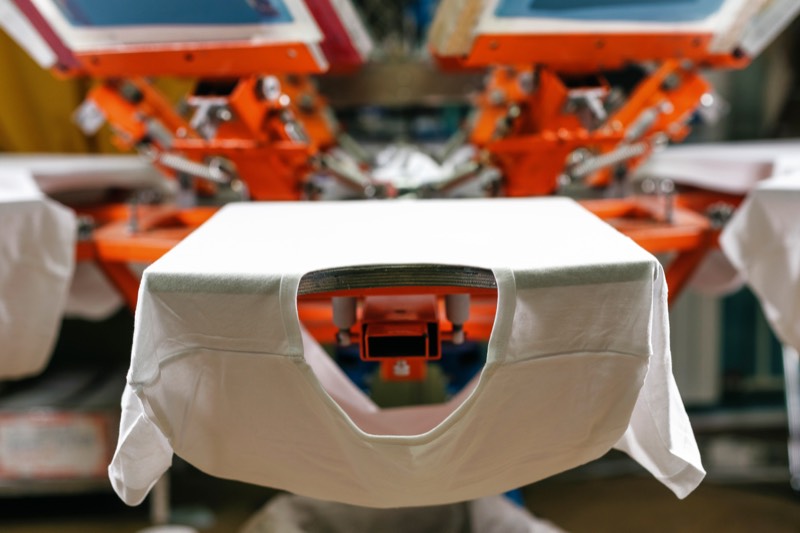 Sewing machines and textiles in an apparel production workshop